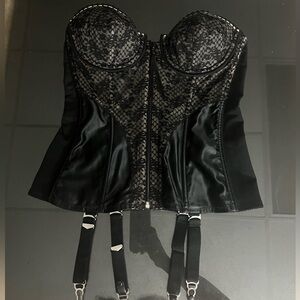 Victoria's Secret vintage Black and Cream sexy Lace Bustier size 38B